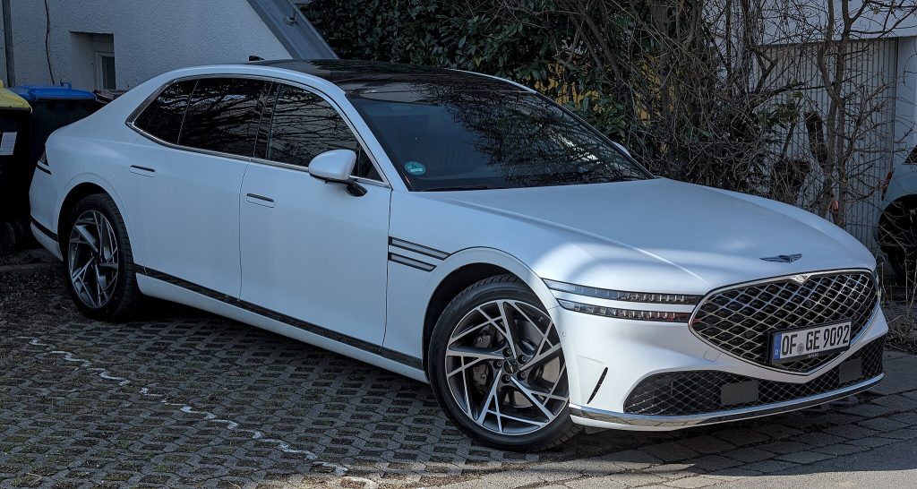 The Editorial Team Recommends These 10 Luxury Sedans in 2025
